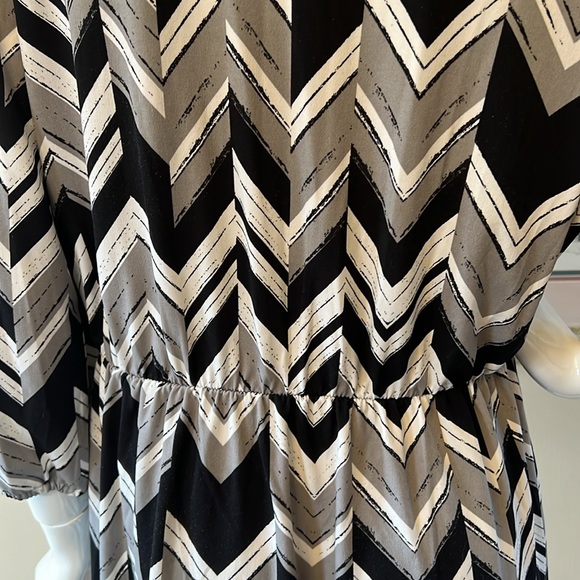 SURPLUS WRAP DRESS - Picture 5 of 7